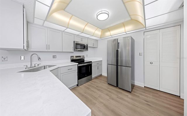 1655 S HIGHLAND AVENUE I181, Clearwater, FL 33756