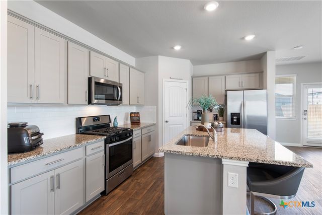 633 Golden Grove Parkway, San Marcos, TX 78666