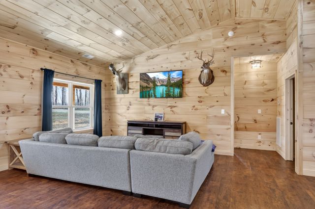 562 Northup Rd, Portland, TN 37148