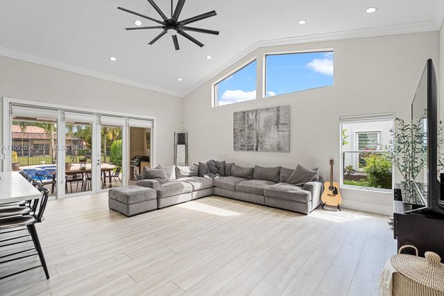 8412 NW 52nd Pl, Coral Springs, FL 33067