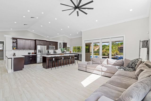 8412 NW 52nd Pl, Coral Springs, FL 33067