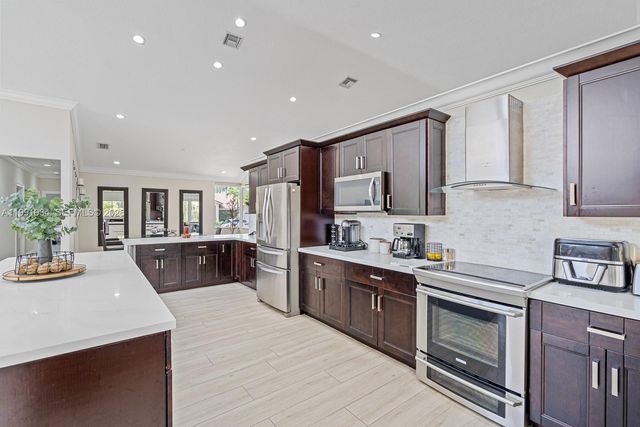 8412 NW 52nd Pl, Coral Springs, FL 33067