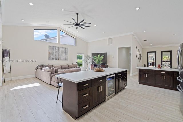 8412 NW 52nd Pl, Coral Springs, FL 33067