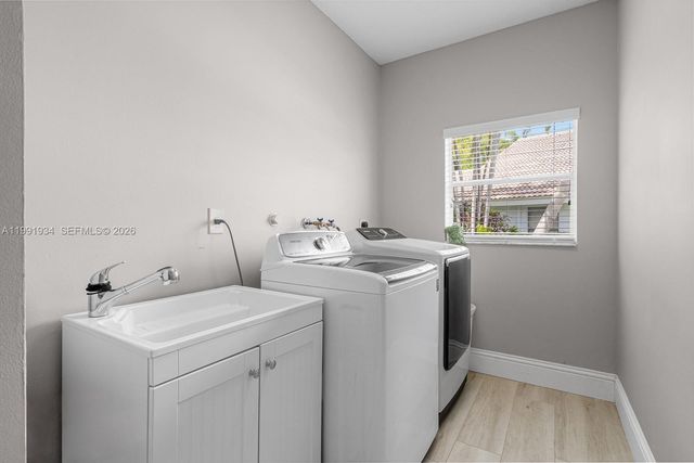 8412 NW 52nd Pl, Coral Springs, FL 33067