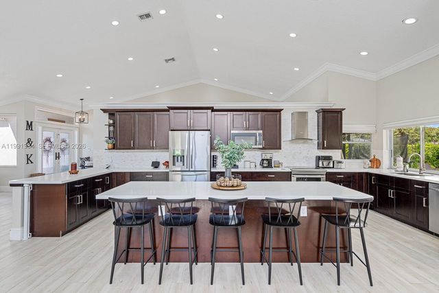 8412 NW 52nd Pl, Coral Springs, FL 33067