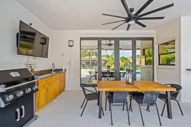 8412 NW 52nd Pl, Coral Springs, FL 33067