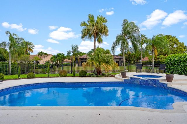 8412 NW 52nd Pl, Coral Springs, FL 33067