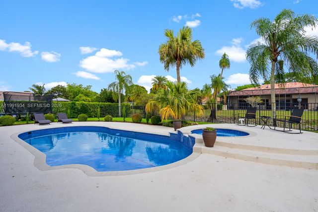 8412 NW 52nd Pl, Coral Springs, FL 33067