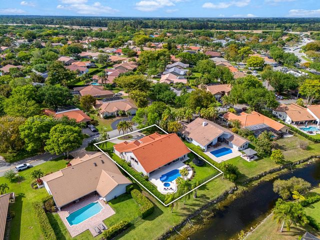 8412 NW 52nd Pl, Coral Springs, FL 33067