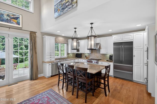 18 Burton Lane, Colonie, NY 12211