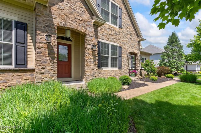 18 Burton Lane, Colonie, NY 12211