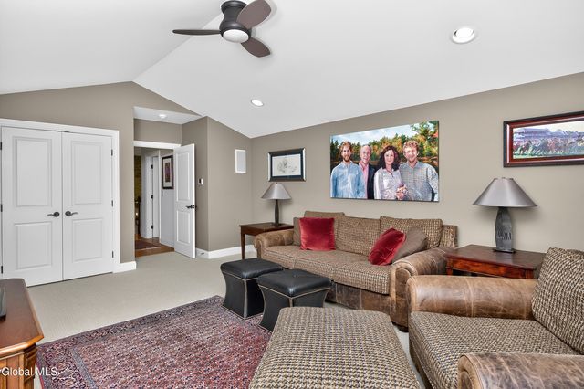 18 Burton Lane, Colonie, NY 12211