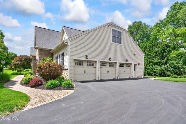 18 Burton Lane, Colonie, NY 12211