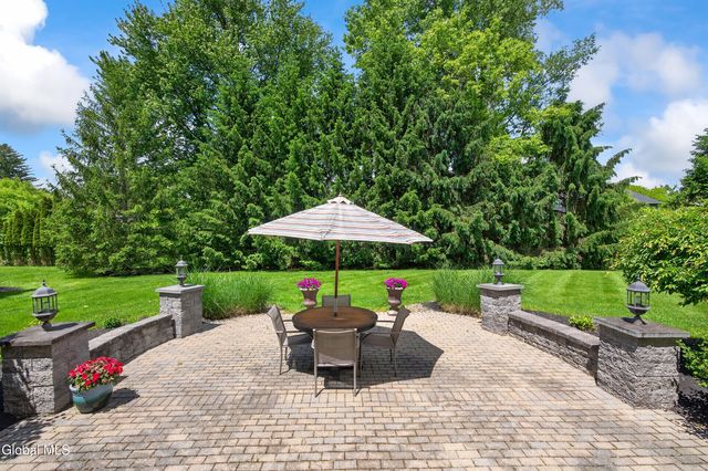 18 Burton Lane, Colonie, NY 12211