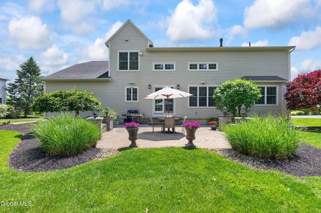 18 Burton Lane, Colonie, NY 12211