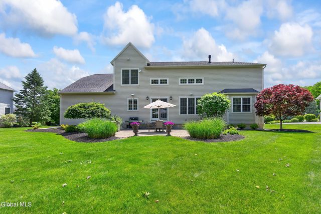 18 Burton Lane, Colonie, NY 12211