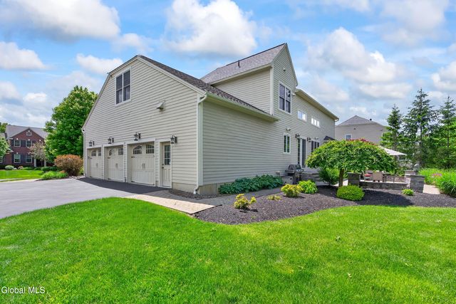 18 Burton Lane, Colonie, NY 12211