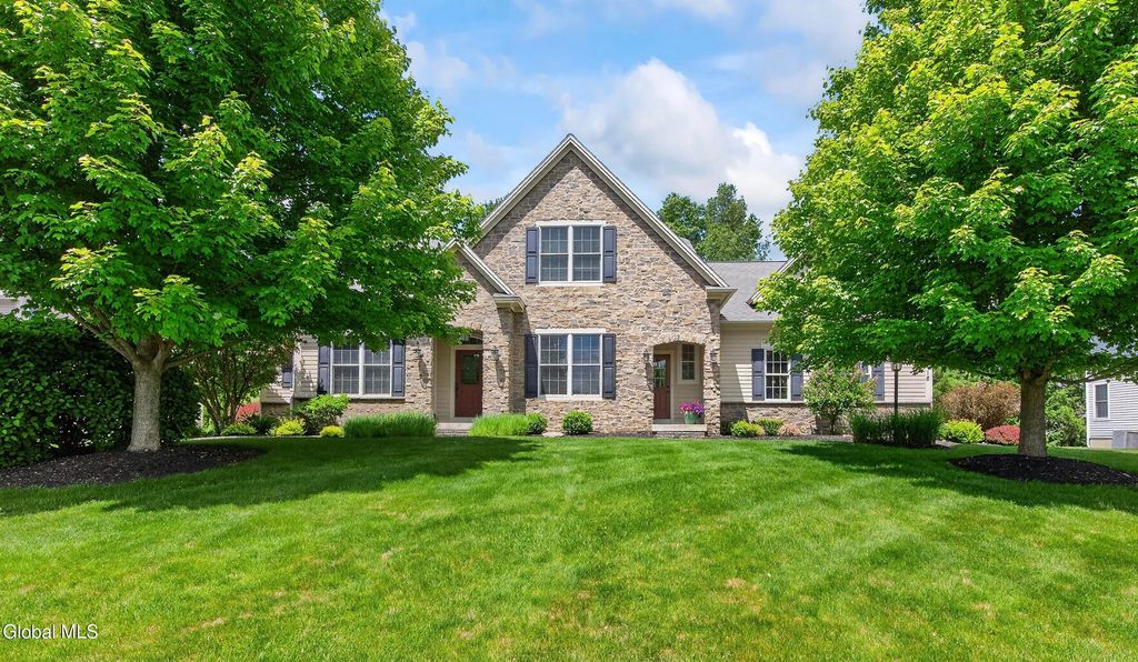 18 Burton Lane, Colonie, NY 12211