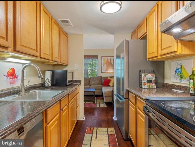 9142 LAMBSKIN LN, Columbia, MD 21045