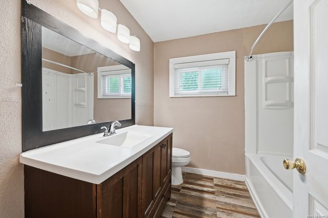 1032 S Mesquite, New Braunfels, TX 78130