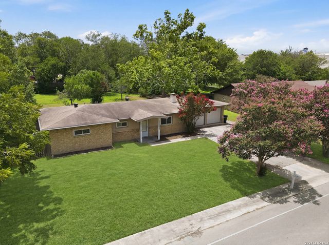 1032 S Mesquite, New Braunfels, TX 78130