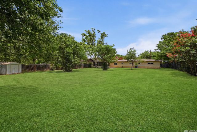 1032 S Mesquite, New Braunfels, TX 78130