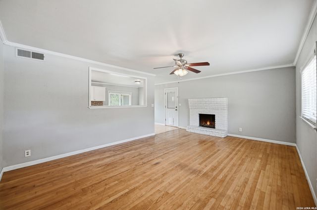 1032 S Mesquite, New Braunfels, TX 78130