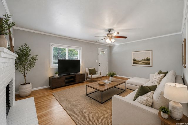 1032 S Mesquite, New Braunfels, TX 78130
