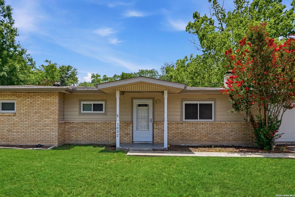 1032 S Mesquite, New Braunfels, TX 78130