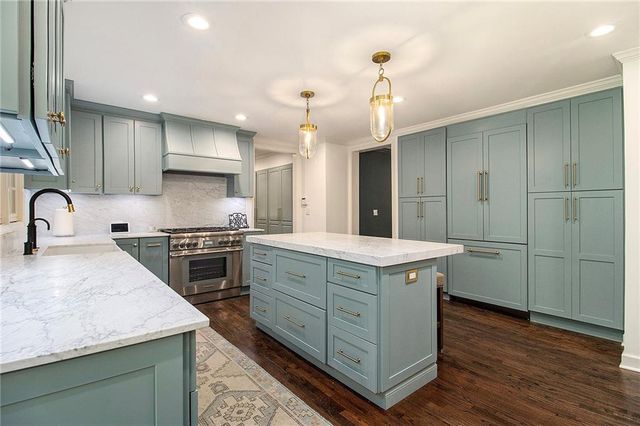 2572 Hyde Manor NW Drive, Atlanta, GA 30327