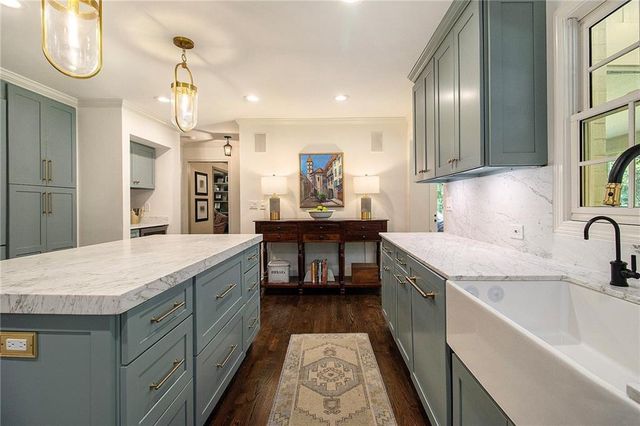 2572 Hyde Manor NW Drive, Atlanta, GA 30327