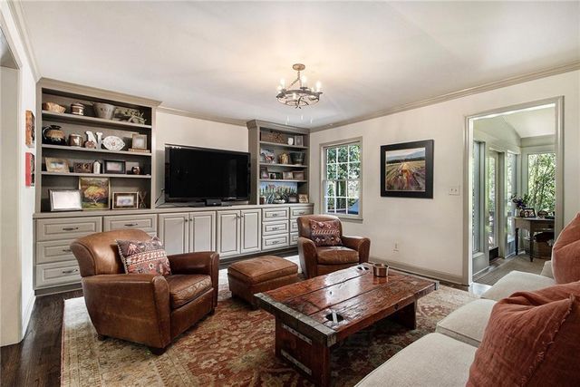 2572 Hyde Manor NW Drive, Atlanta, GA 30327