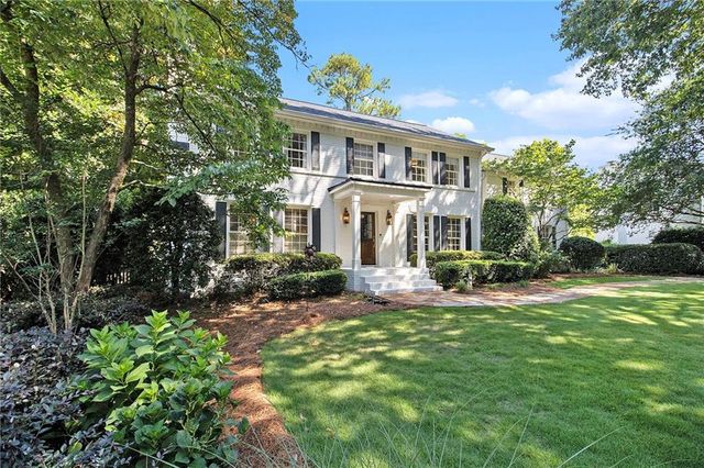 2572 Hyde Manor NW Drive, Atlanta, GA 30327