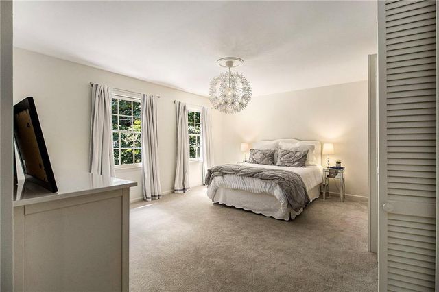 2572 Hyde Manor NW Drive, Atlanta, GA 30327