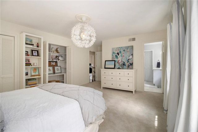 2572 Hyde Manor NW Drive, Atlanta, GA 30327