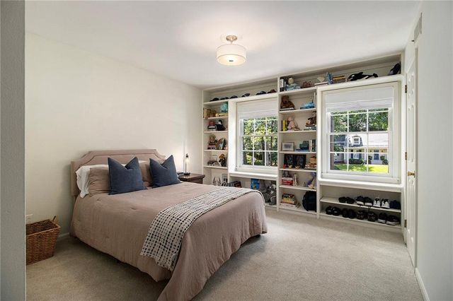 2572 Hyde Manor NW Drive, Atlanta, GA 30327