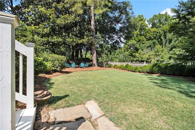 2572 Hyde Manor NW Drive, Atlanta, GA 30327