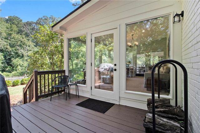 2572 Hyde Manor NW Drive, Atlanta, GA 30327