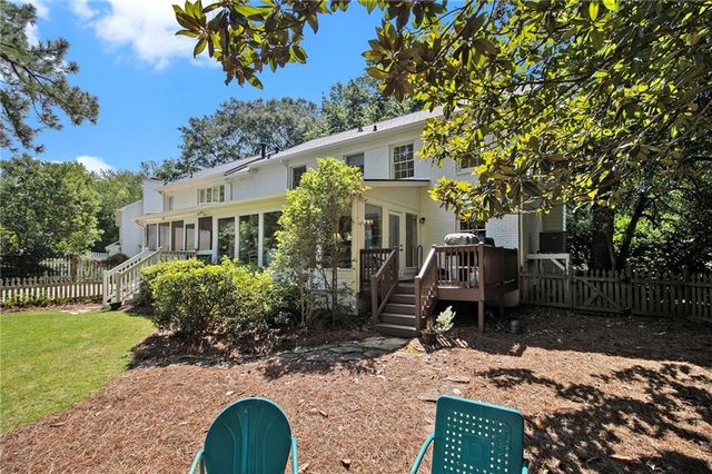 2572 Hyde Manor NW Drive, Atlanta, GA 30327