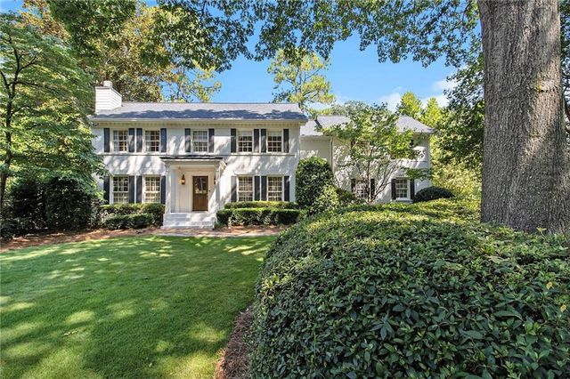 2572 Hyde Manor NW Drive, Atlanta, GA 30327