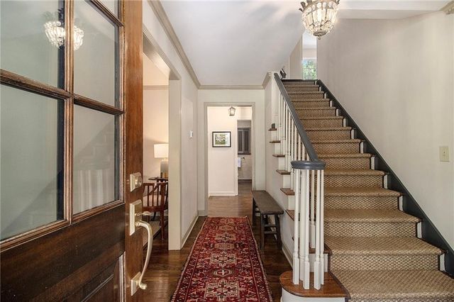 2572 Hyde Manor NW Drive, Atlanta, GA 30327