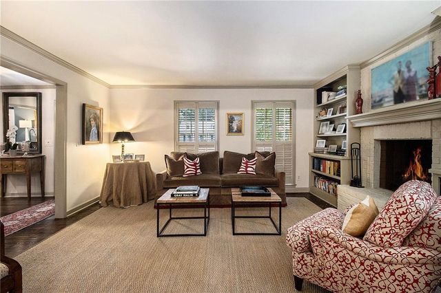 2572 Hyde Manor NW Drive, Atlanta, GA 30327