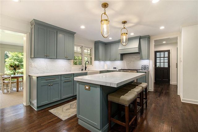 2572 Hyde Manor NW Drive, Atlanta, GA 30327