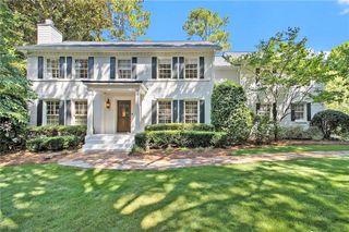 2572 Hyde Manor NW Drive, Atlanta, GA 30327