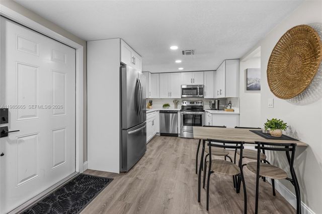 6674 4th St, Jupiter, FL 33458