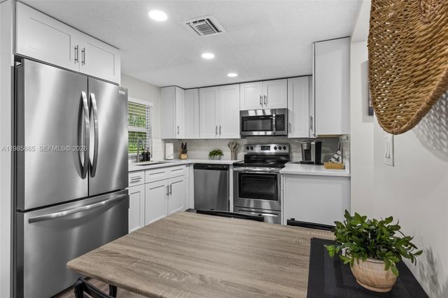 6674 4th St, Jupiter, FL 33458
