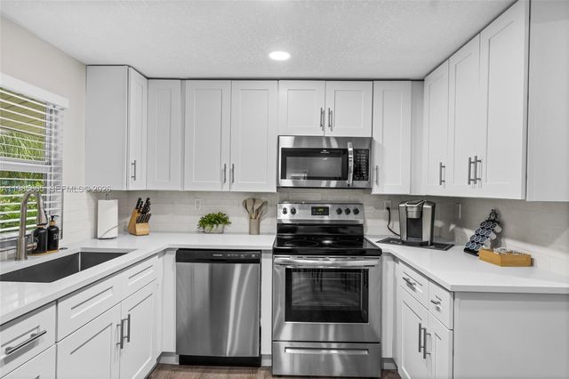 6674 4th St, Jupiter, FL 33458