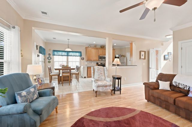 148 Glenmoor Dr., Conway, SC 29526