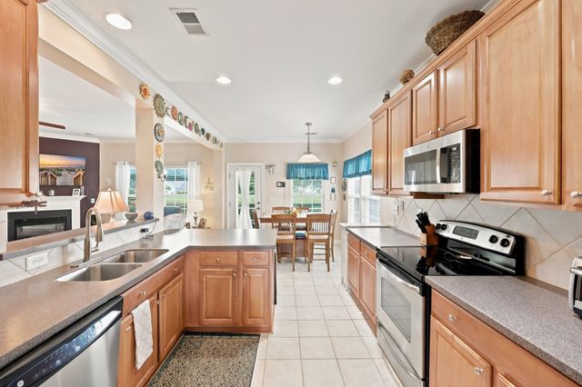 148 Glenmoor Dr., Conway, SC 29526