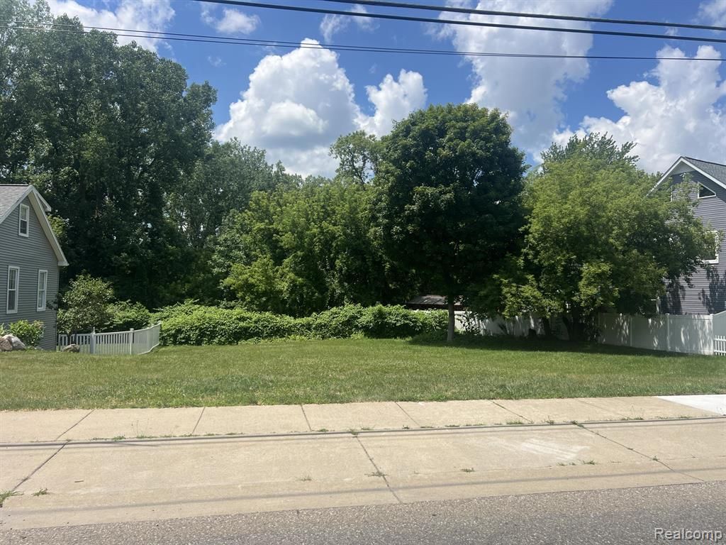 00 Leroy Street, Fenton, MI 48430